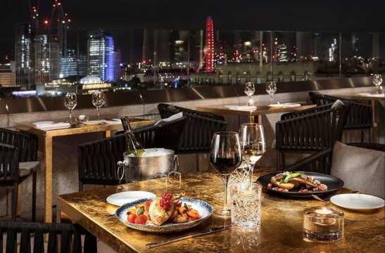 ดูพลุจากรูฟท็อปบาร์หรือร้านอาหาร - เคาท์ดาวน์ลอนดอน