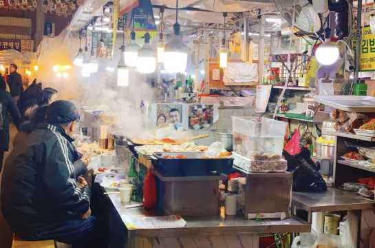 서울 혼자 여행 시장