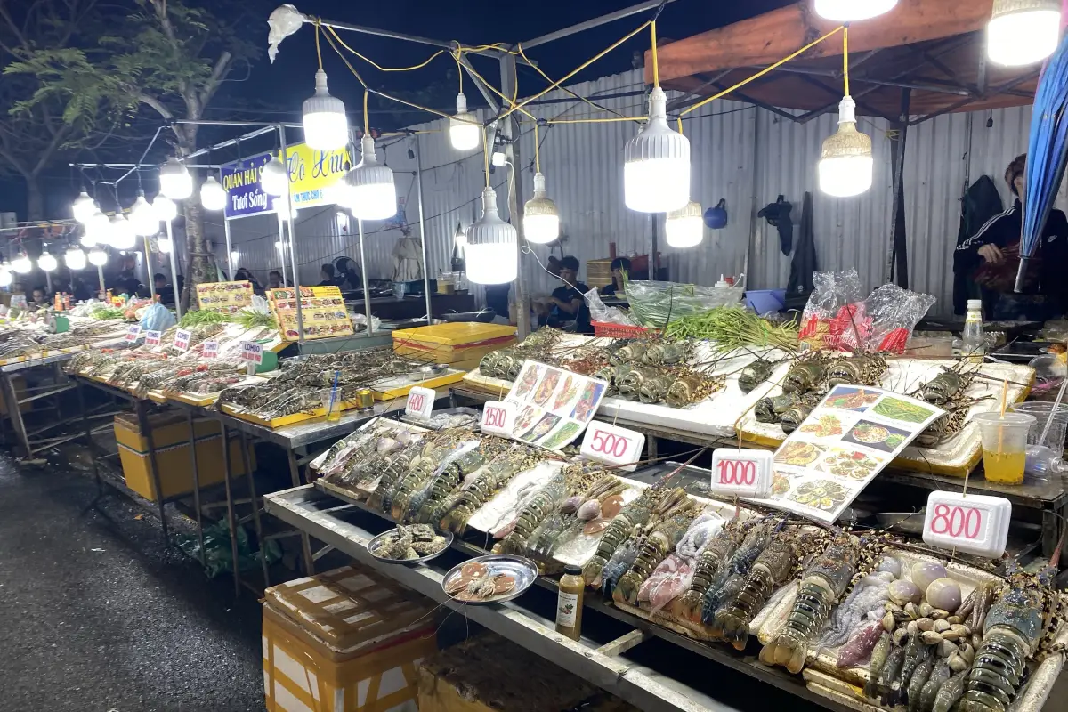 Son Tra Night Market