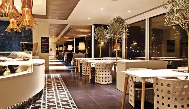 พรีเมียมเลานจ์ของสายการบินกาตาร์แอร์เวย์ส (Qatar Airways Premium Lounge)