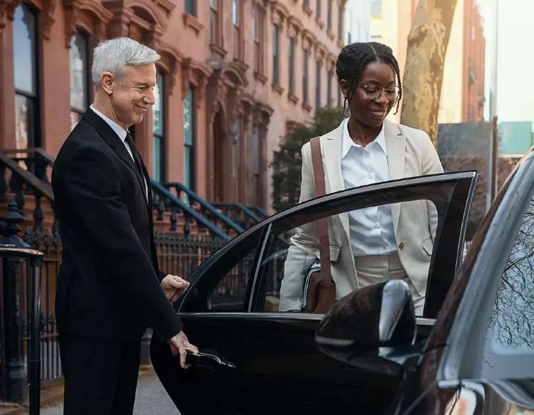 บริการรถรับส่งสนามบิน