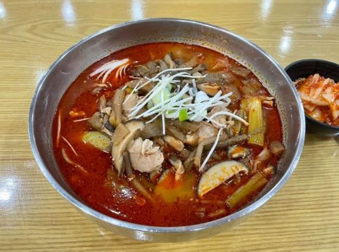 渼沙里麥色醋雞麵