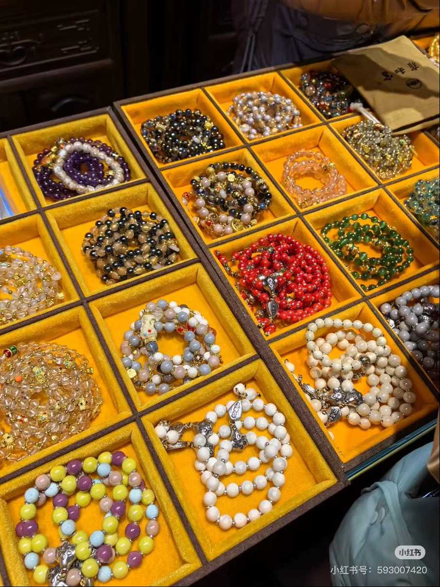 เครื่องรางกำไลข้อมือจากวัดลามะ