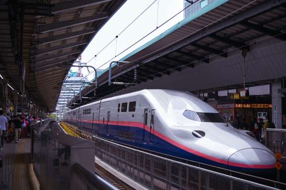 How Long Does the Bullet Train From Osaka to Tokyo Take?
