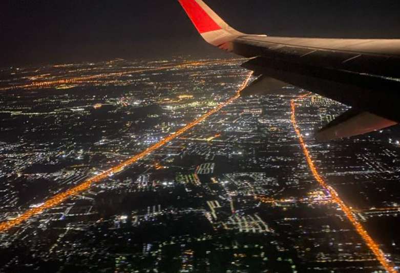 เดินทางไฟลท์ดึก