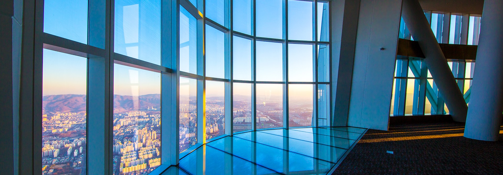 樂天世界塔 118F｜透明地板觀景台 Sky Deck