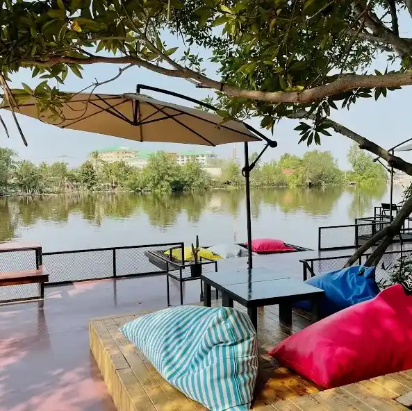 เรือนชายน้ำ