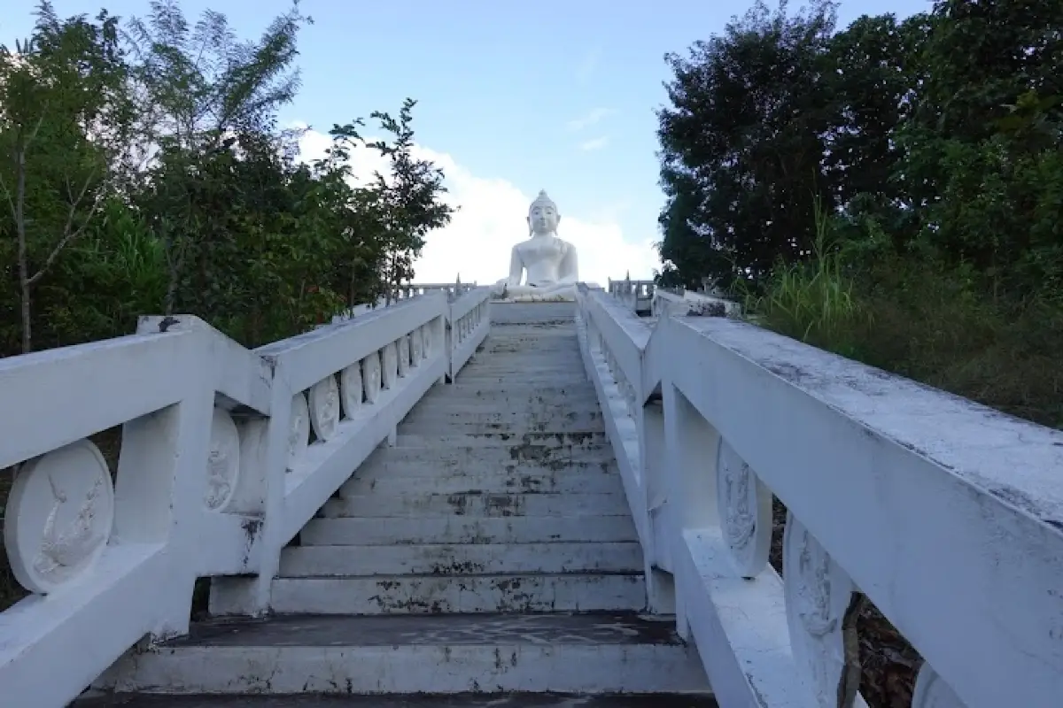 วัดพระธาตุแม่เย็น