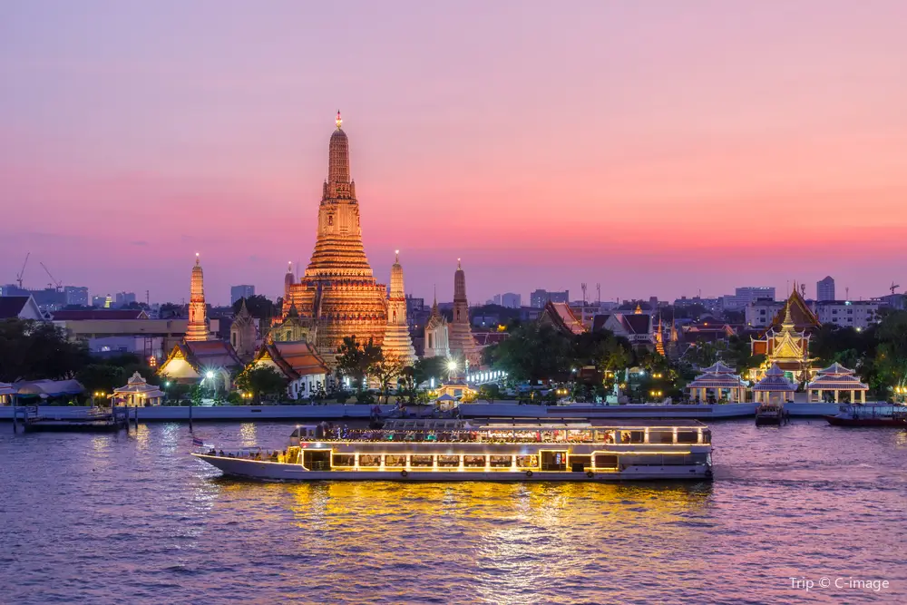 sunset at Wat Arun