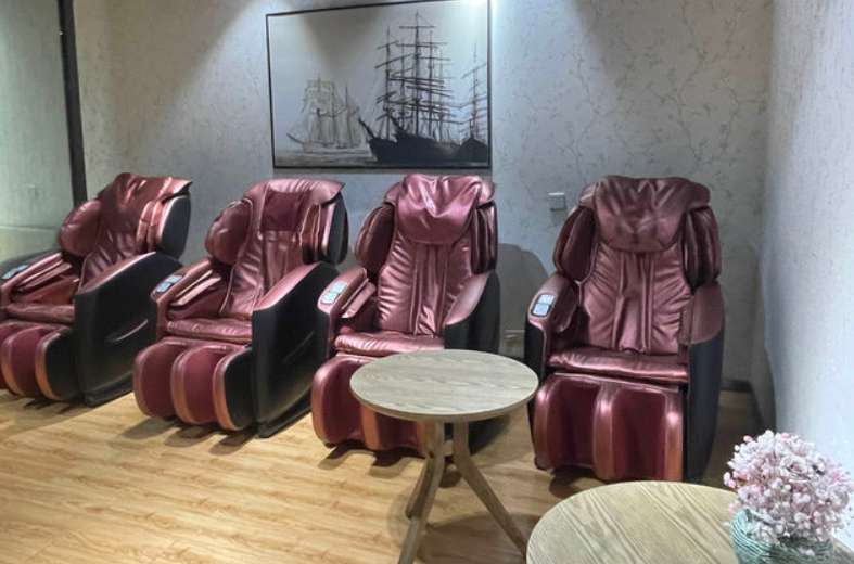 First & Business Class Lounge