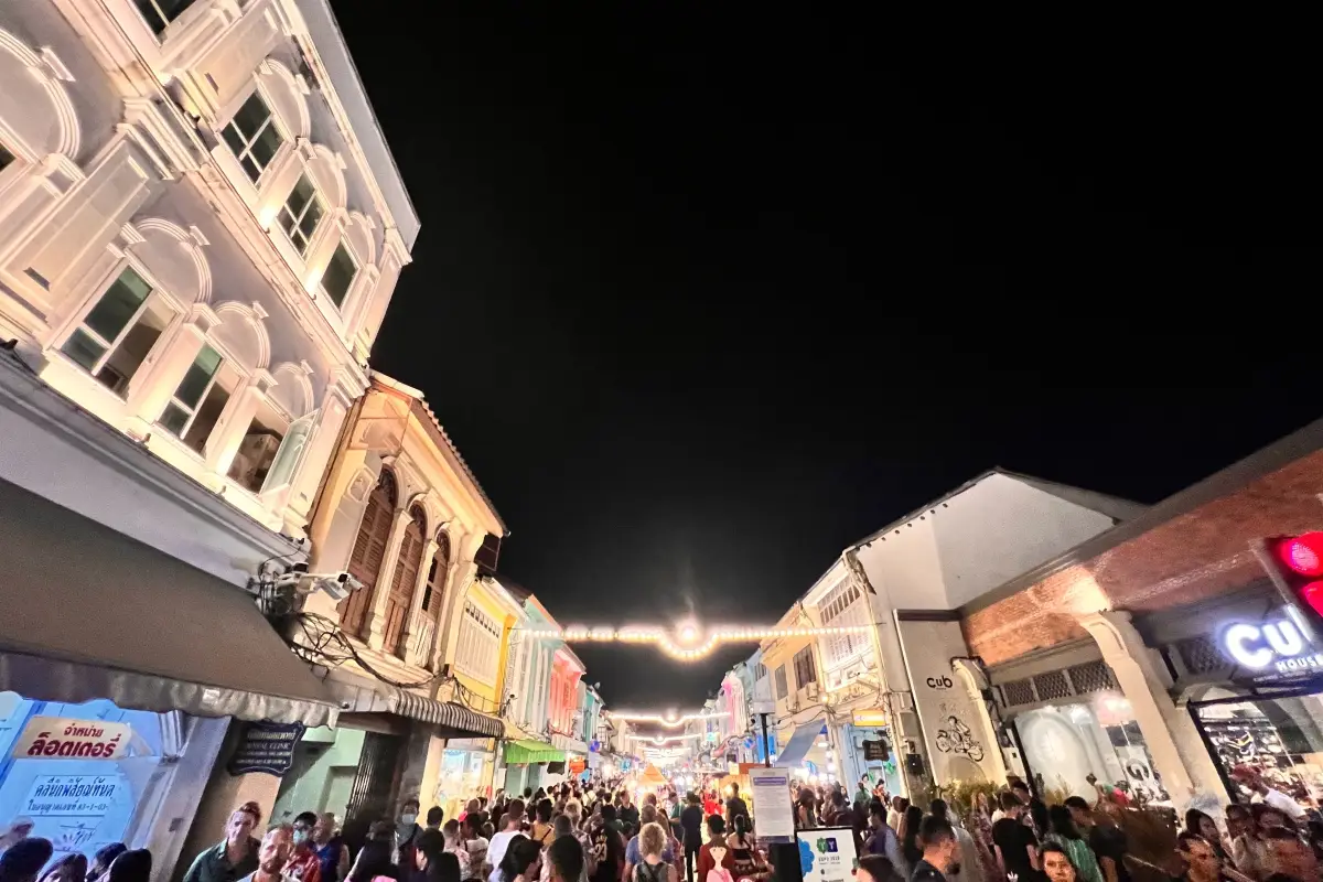 lights at Lard Yai Sunday Night Market