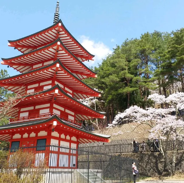新倉山忠靈塔