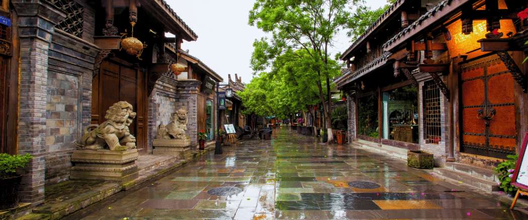 Quartier historique de Chengdu à l'architecture traditionnelle et aux rues gastronomiques locales