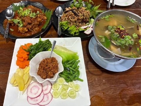 ร้านศรีแดง