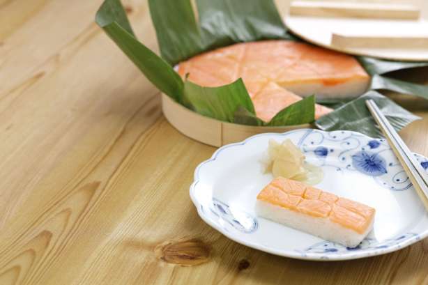 ซูชิห่อใบพลับ