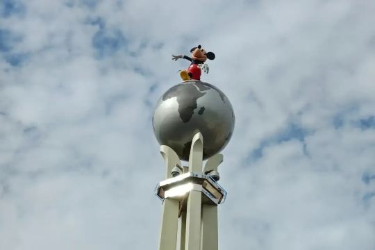 Mickey Mouse statue above the entrance area at Disney's Hollywood Studios