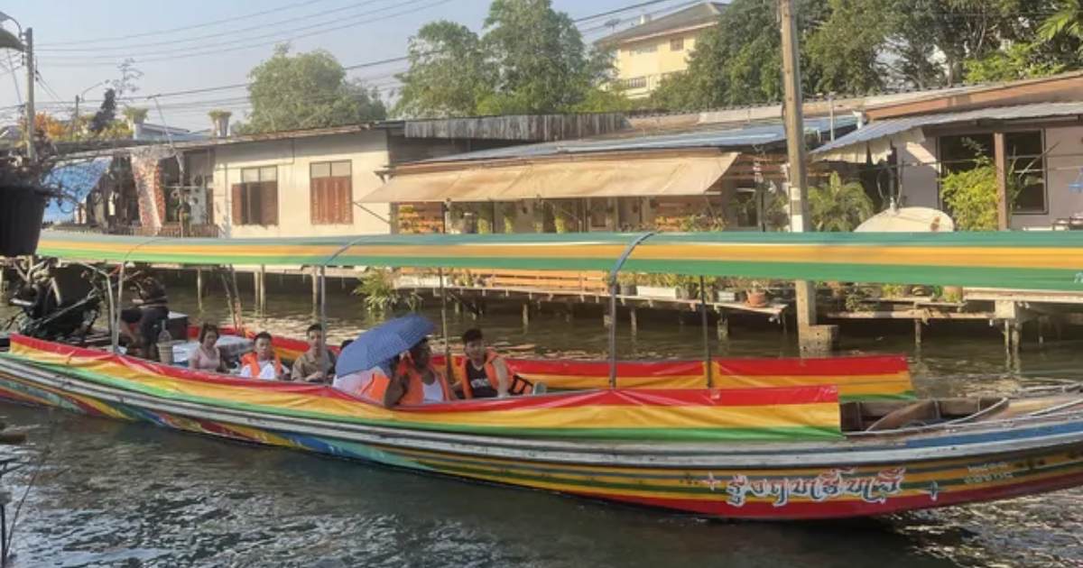 boat tour at Thonburi Canal