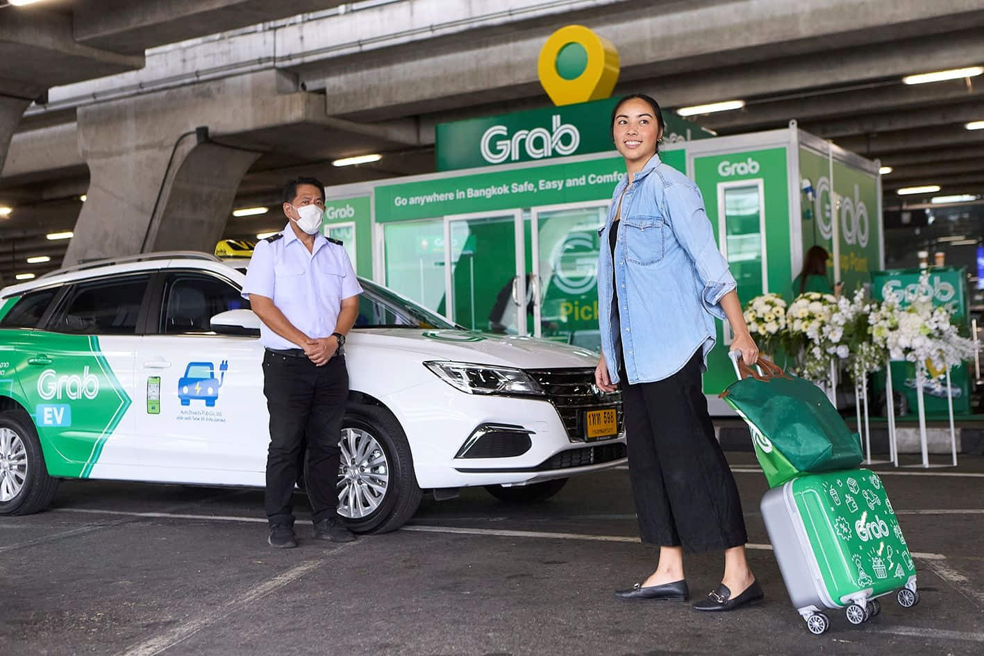 a lady passenger going to a grab driver