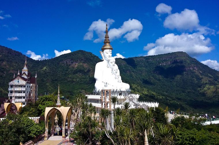 2. เขาค้อ เพชรบูรณ์ วัดพระธาตุผาซ่อนแก้ว
