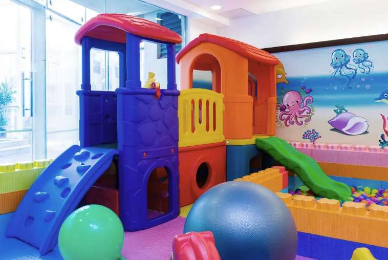 深圳富苑皇冠假日套房酒店