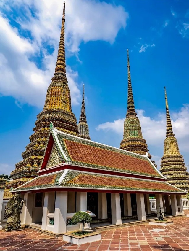 พระมหาเจดีย์สี่รัชกาล วัดพระเชตุพนฯ (วัดโพธิ์)