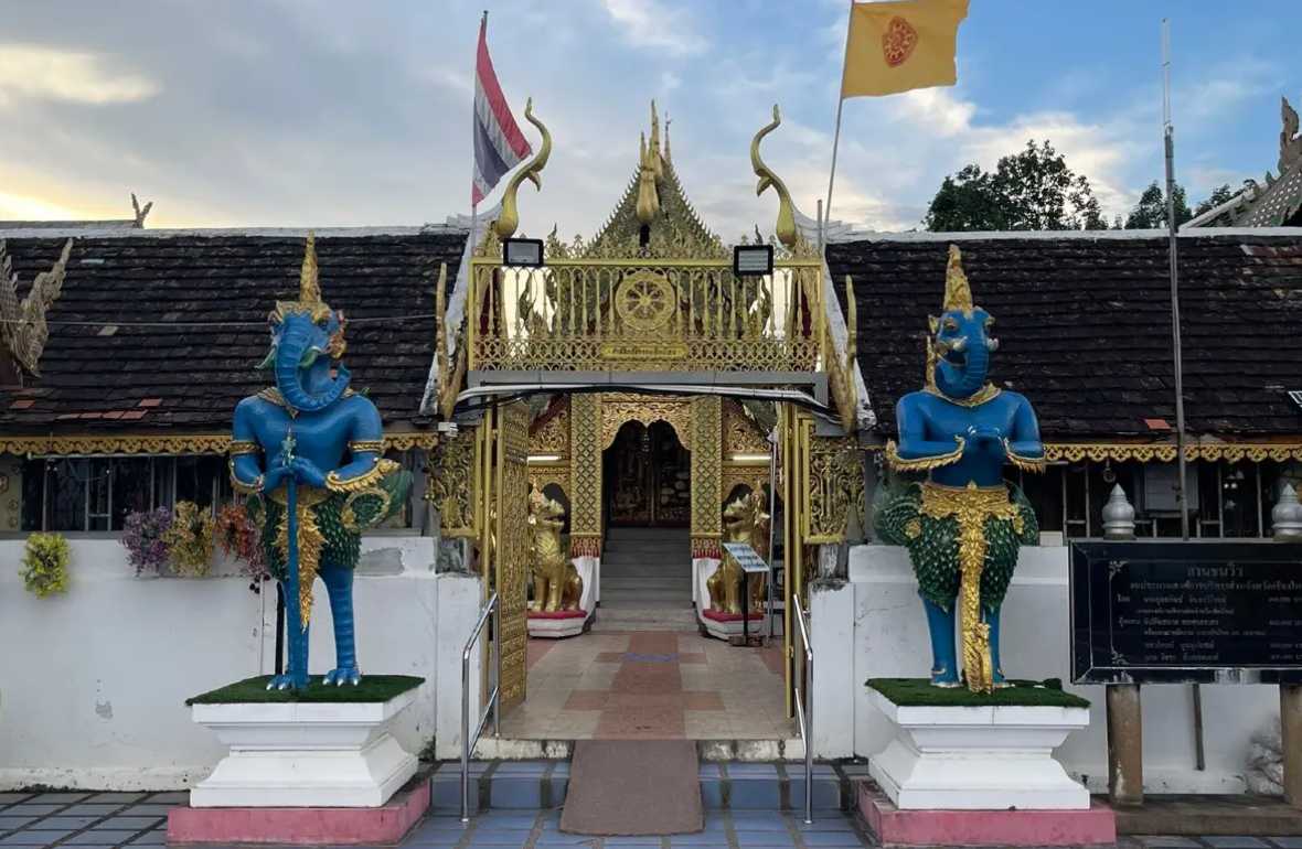 หลวงพ่อทันใจ วัดพระธาตุดอยคำ