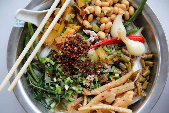 ก๋วยเตี๋ยวหมี่กุ้ยหลิน (Guilin Rice Noodles)
