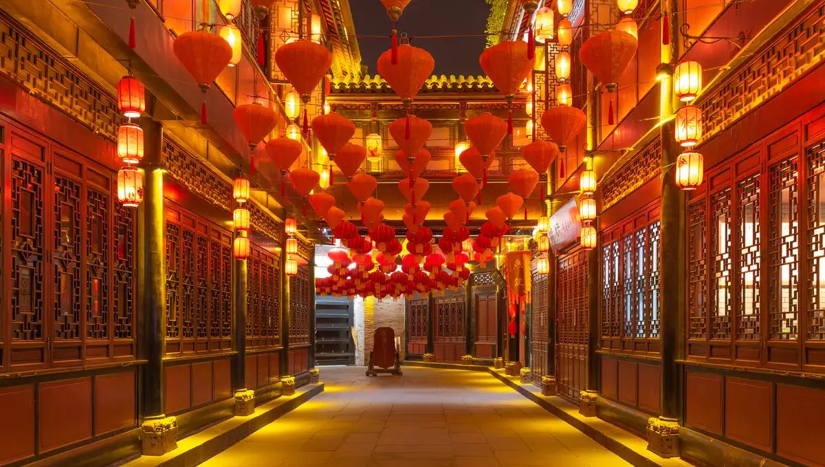 จุดถ่ายรูปโคมไฟแดงยามค่ำคืนที่สวยที่สุด