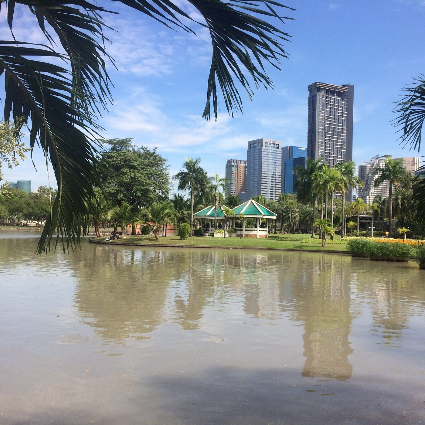 A panoramic lakeside view of Chatuchak Park