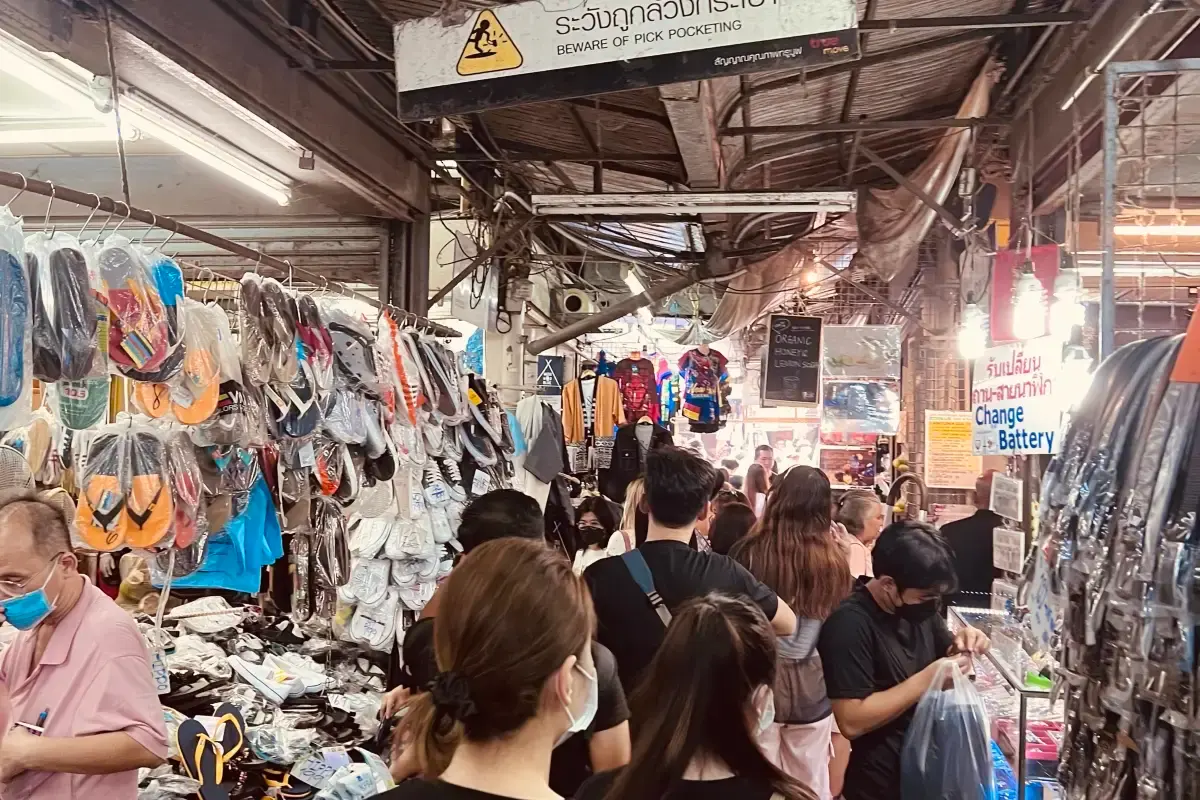 shopping at Chatuchak Weekend Market