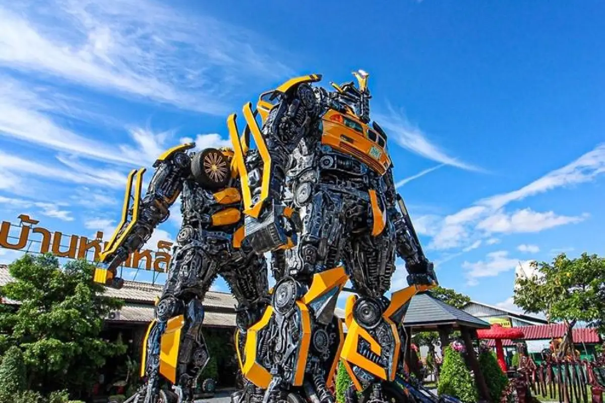 บ้านหุ่นเหล็ก