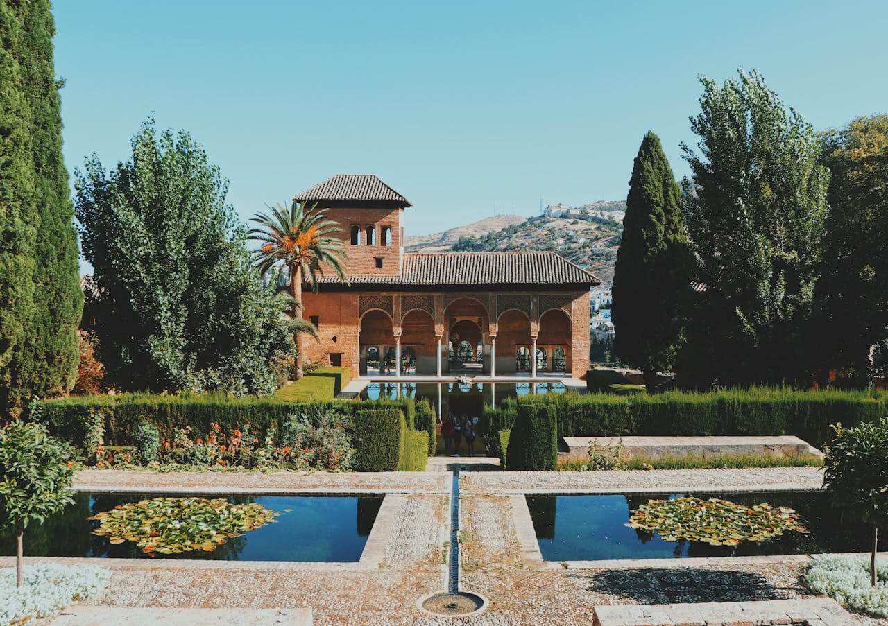 Reservar billetes de tren a Granada