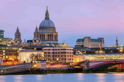 Kereta api ke London Blackfriars