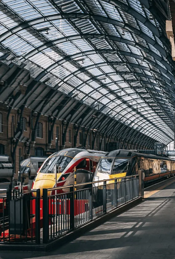 Welche Informationen zu Bahnhöfen kann ich hier finden?