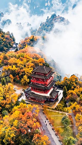 7天6晚 • 金秋攬勝·仙境逐風「家庭親子遊·行程可客製化·司機兼導遊陪同入園」4鑽飯店·一晚江景房·贈：苗服換裝＋沱江夜遊船＋無人機空拍