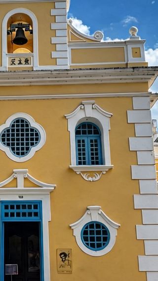 4D3N • Exquisite Hong and Macau small group tour & pure sightseeing discovery: Victoria Harbour + Ruins of Saint Paul's & handmade almond cake experience