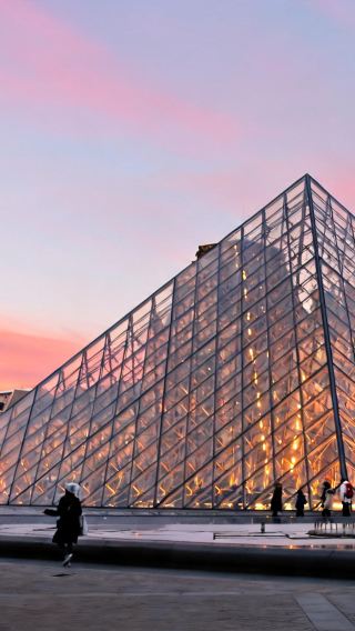 8D7N • France + Paris + Switzerland + Geneva + Lucerne + Zurich + Louvre Museum + Seine River Cruise + Palace of Versailles: Classic tour of France and Switzerland