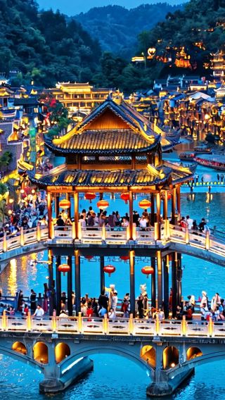 8D7N • Furong Town, Tianmen Cableway, Zhangjiajie Forest Park, Grand Canyon, Liuye Lake & Hunan Provincial Museum