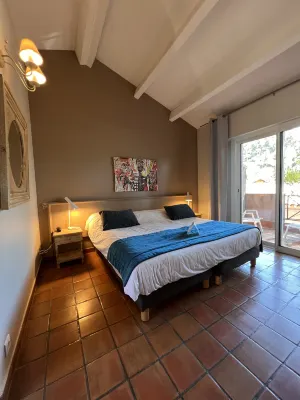 Hotel Spa Cassis – Heated Pool & Parking Photos
