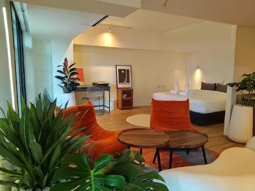 Gecko EYE Hotel Business Photos