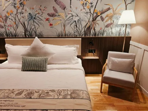 The Palm Suite at Lava Mansion Rooms Photos