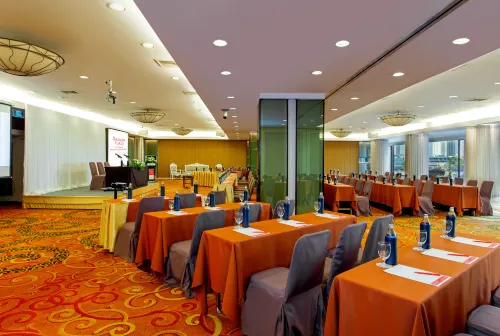 Ramada Plaza by Wyndham Bangkok Menam Riverside Business Facilities Photos