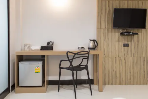 Well Timed Hotel Kamar Photos