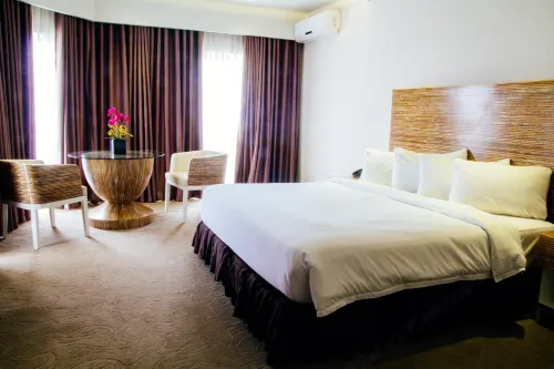 Castle Peak Hotel Rooms Photos