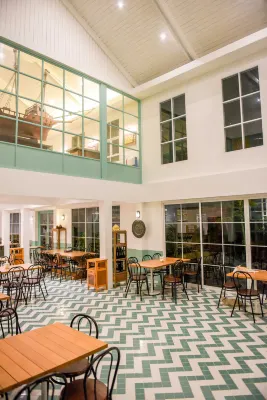 Seaman Resort Dining Photos
