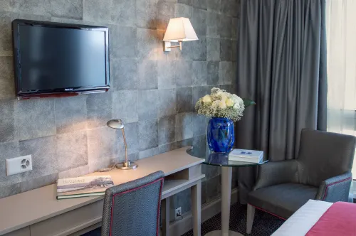 Drake Longchamp Rooms Photos
