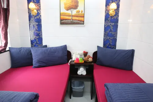 V Inn Kamar Photos