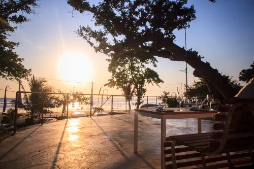 Double-Six Luxury Hotel Makanan Photos