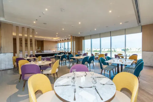 Premier Inn Dubai Dragon Mart Restauration Photos