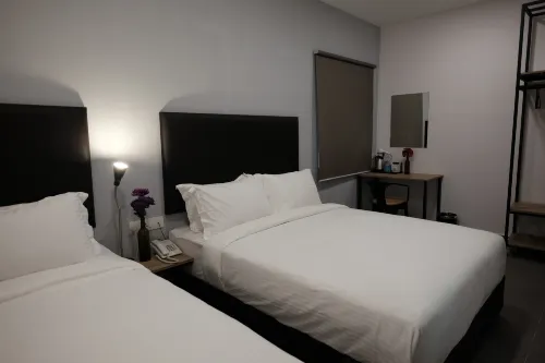 B Lot Hotel Camere Photos